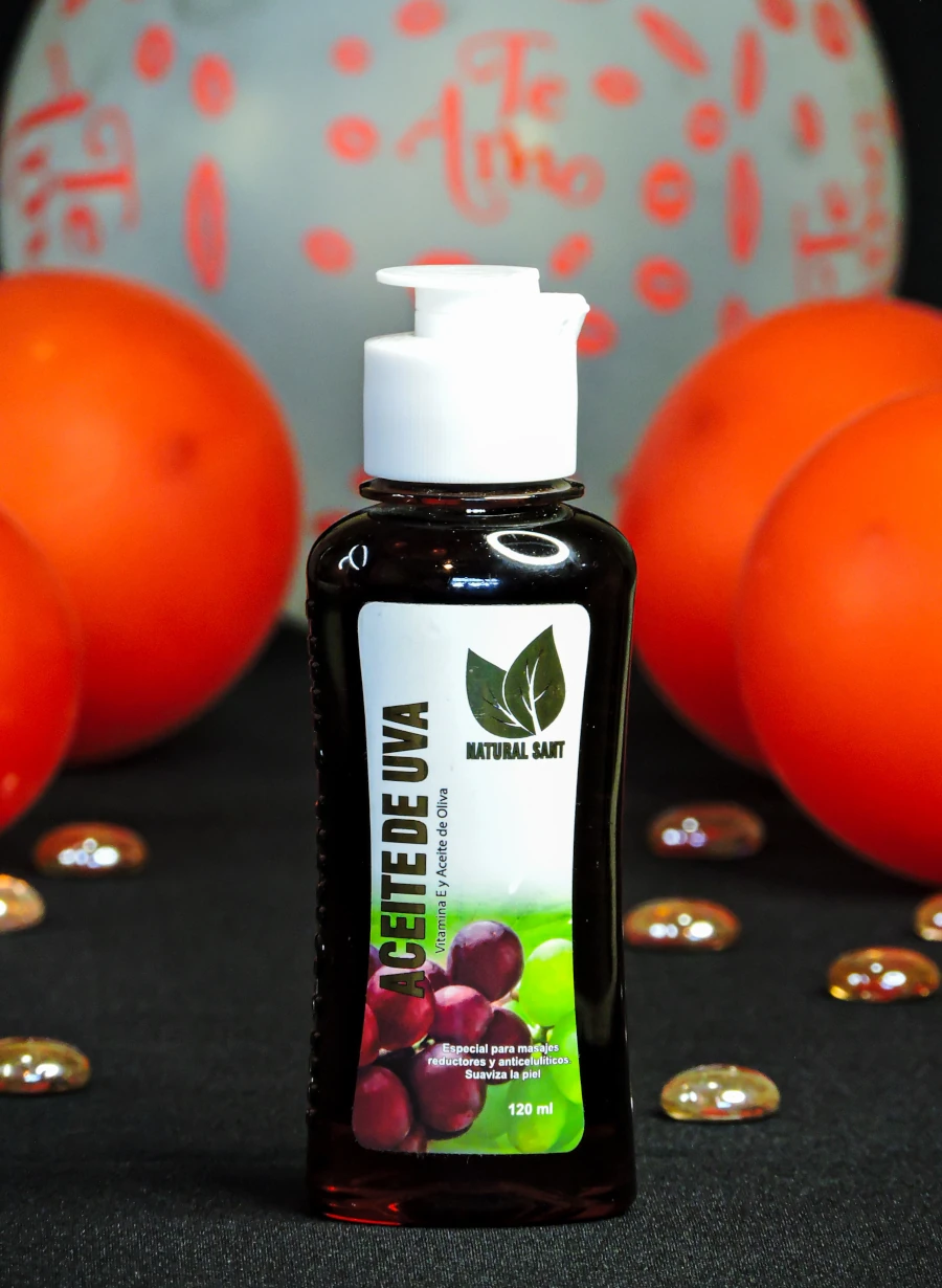 Distribuidora Mora y Mora-Aceite de Uva