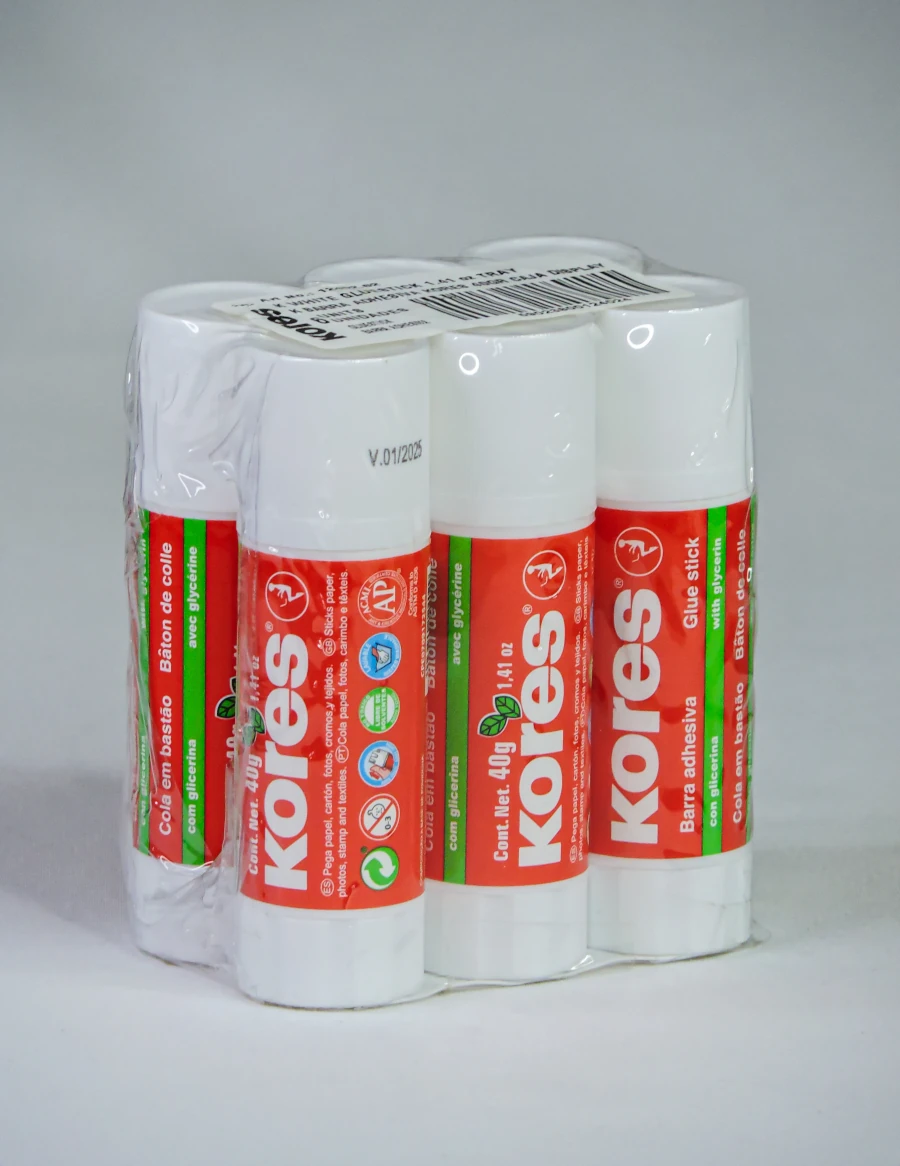 Distribuidora Mora y Mora-Pega en barra KORES